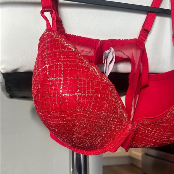 Victoria’s Secret Lined Demi Red and Gold Red Bra Size 38DDD - Picture 2 of 12
